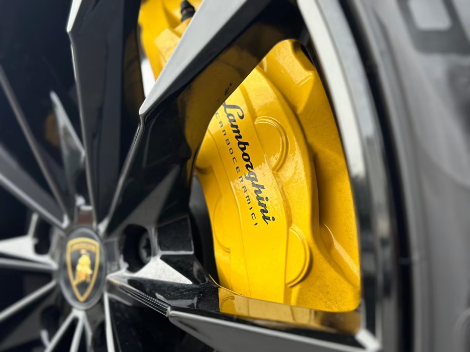 Lamborghini URUS - foto 20