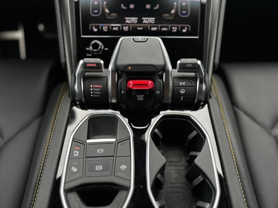 Lamborghini URUS - foto 16