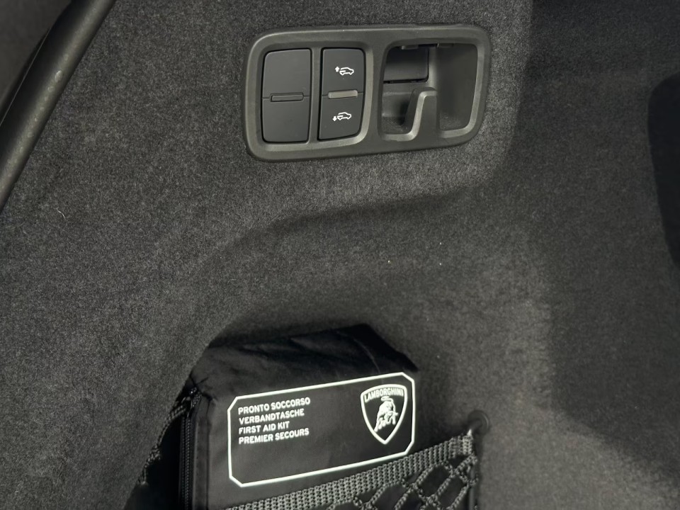 Lamborghini URUS - foto 18