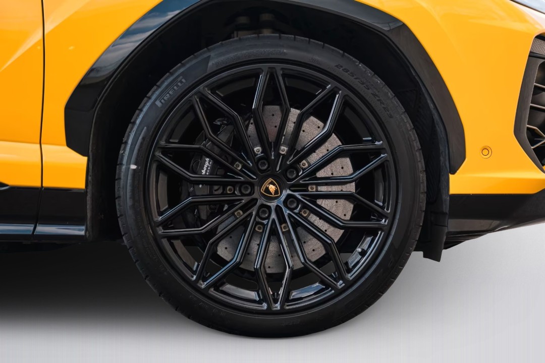 Lamborghini URUS SE - foto 42