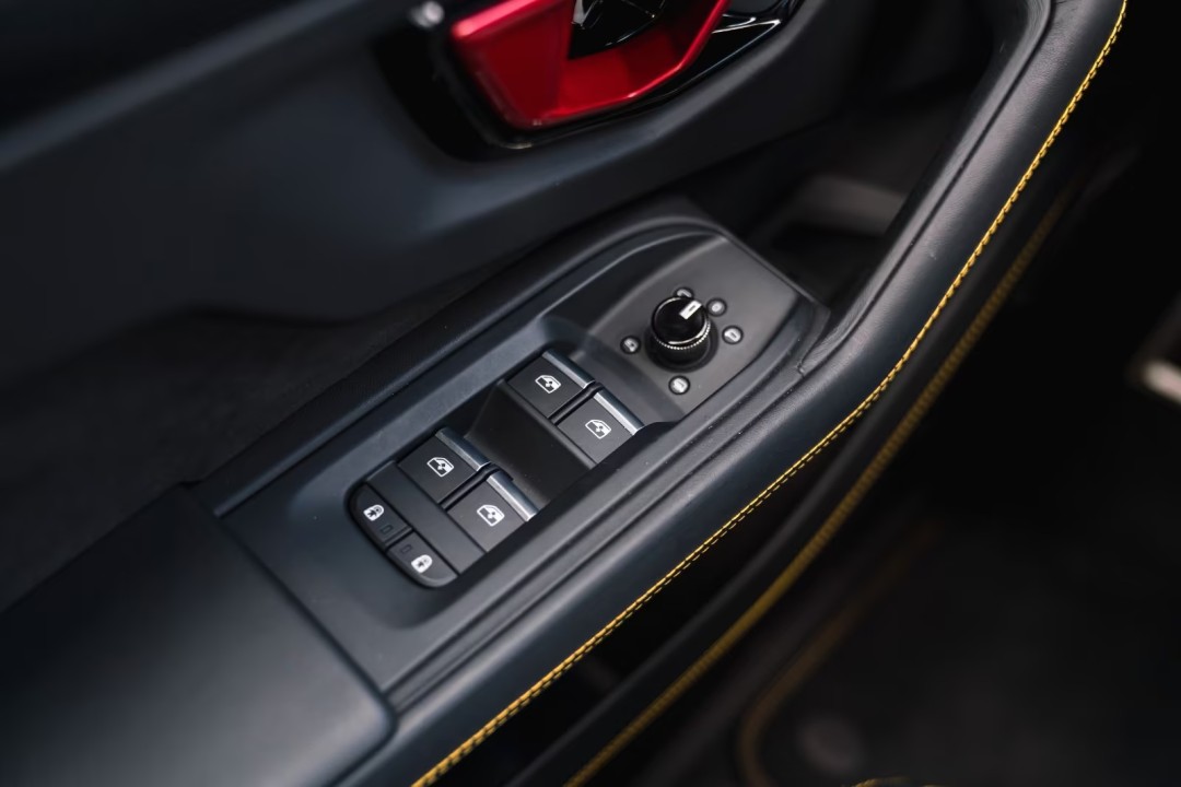 Lamborghini URUS SE - foto 32