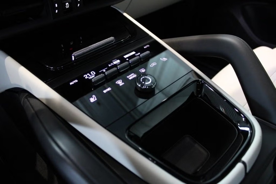 Porsche Cayenne Coupe E-Hybrid - foto 9