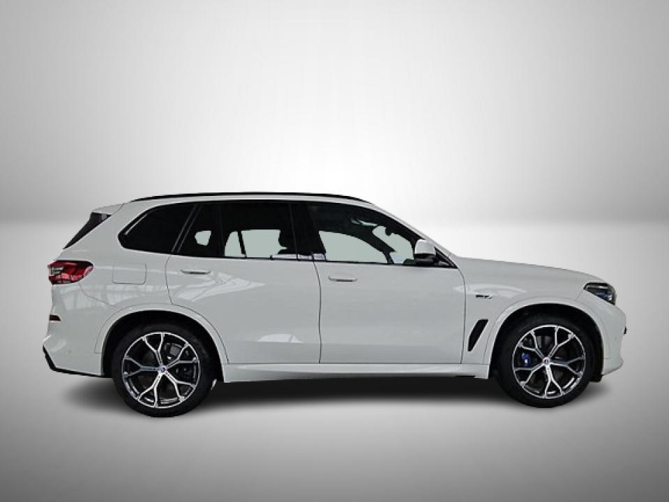 BMW X5 xDrive45e (2)