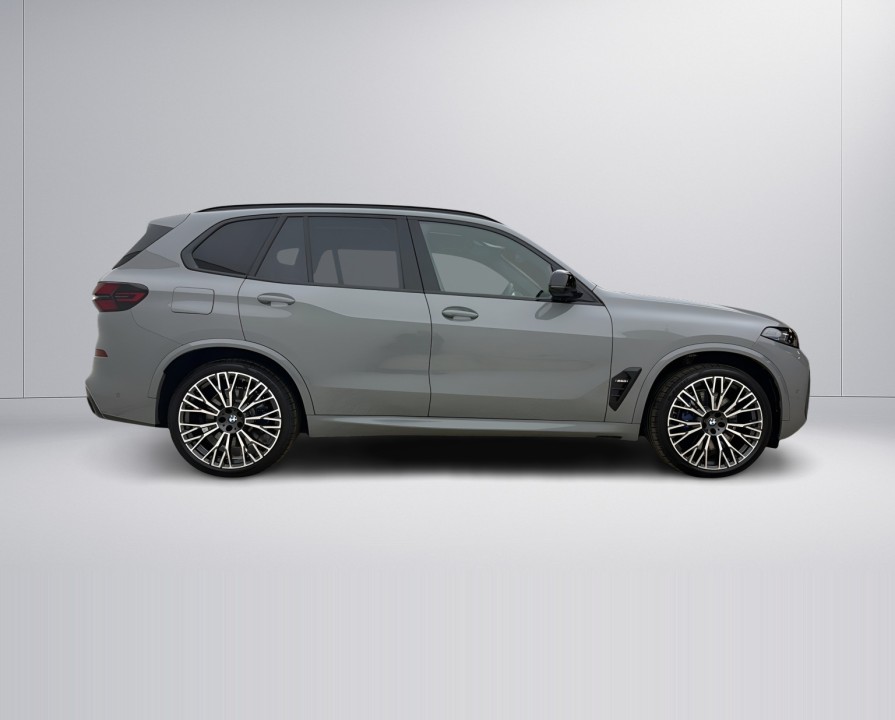 BMW X5 M60i xDrive (2)