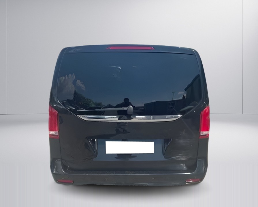 Mercedes-Benz V 300d Extralong Avantgarde (3)