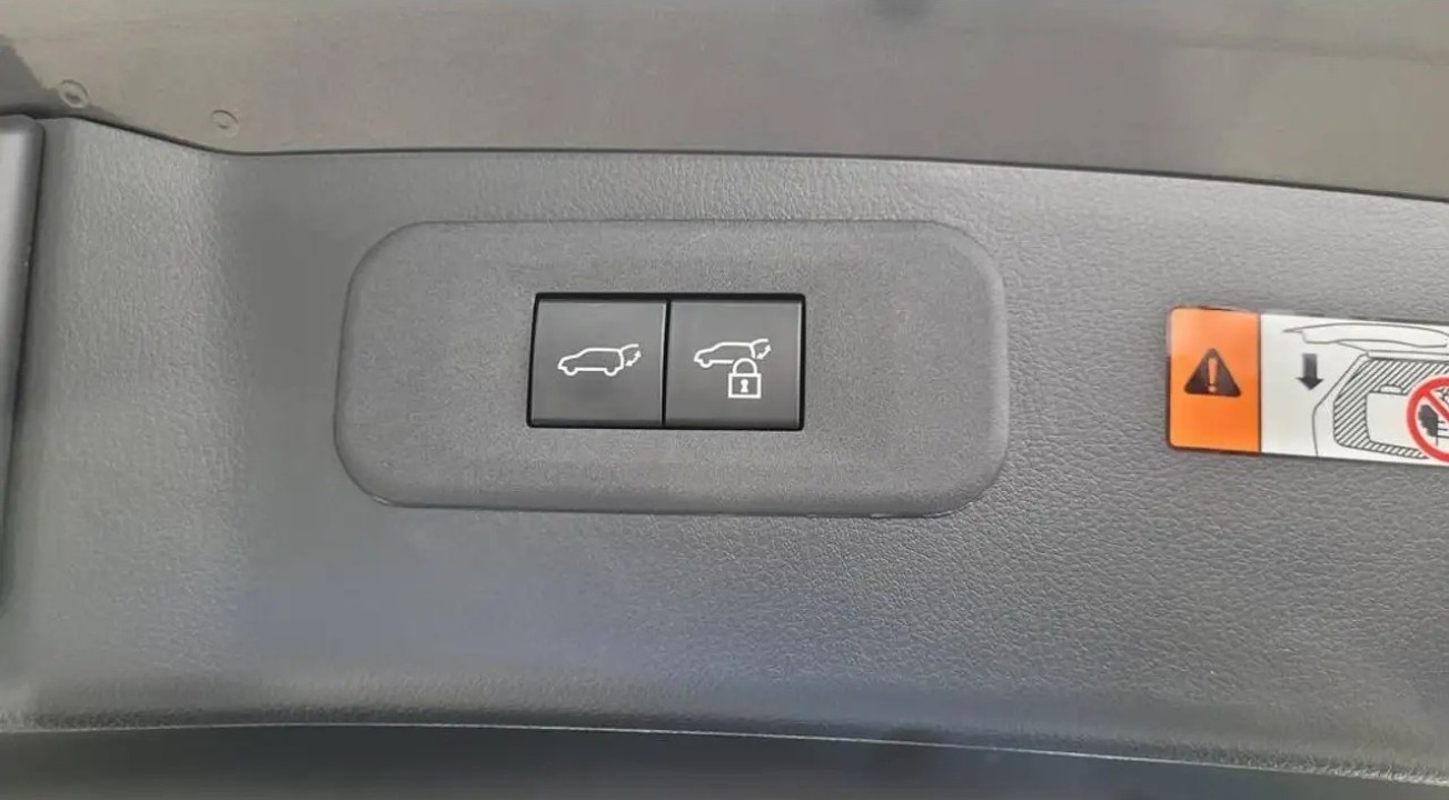 Lexus Seria NX 450h+ - foto 23