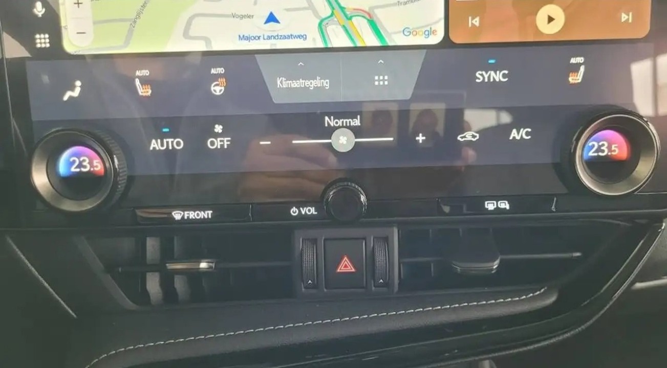 Lexus Seria NX 450h+ - foto 15