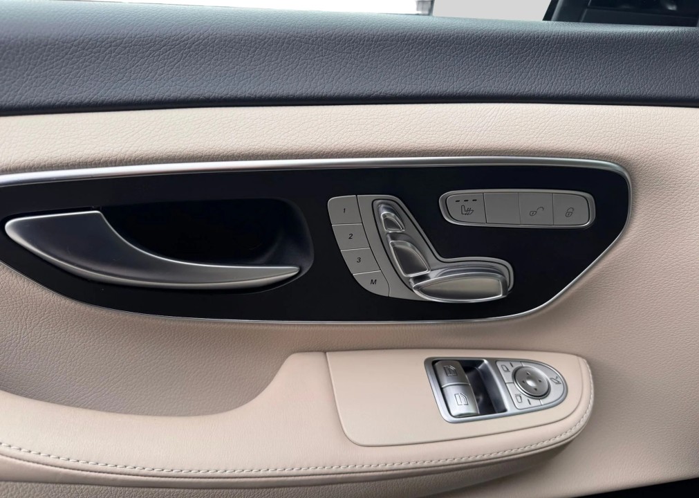 Mercedes-Benz V 300d - foto 27