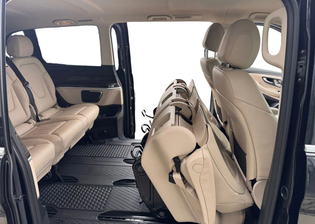 Mercedes-Benz V 300d - foto 16