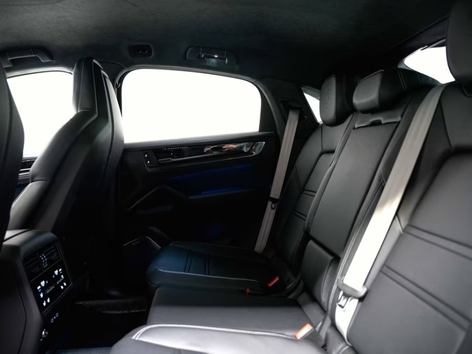 Porsche Cayenne Coupe Turbo E-Hybrid - foto 15