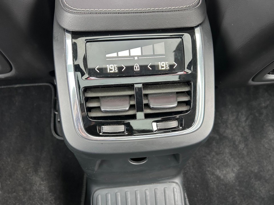 Volvo XC 90 Recharge T8 Inscription Expression - foto 17