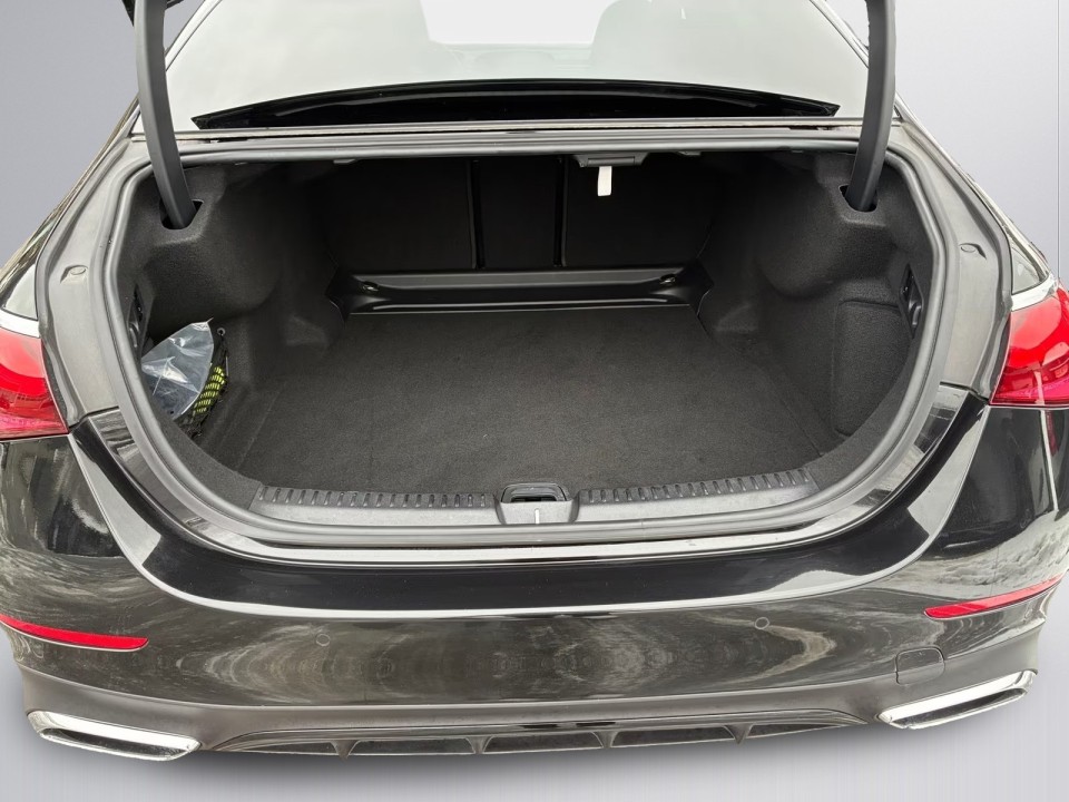 Mercedes-Benz E 220d AMG - foto 13
