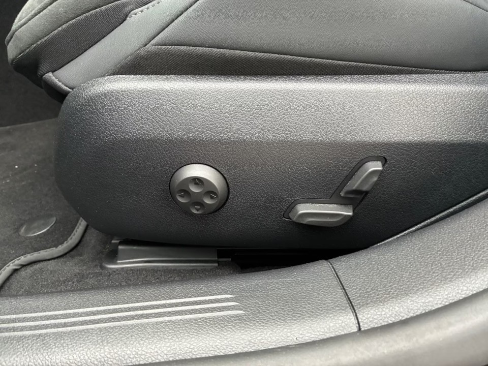 Mercedes-Benz E 220d AMG - foto 12