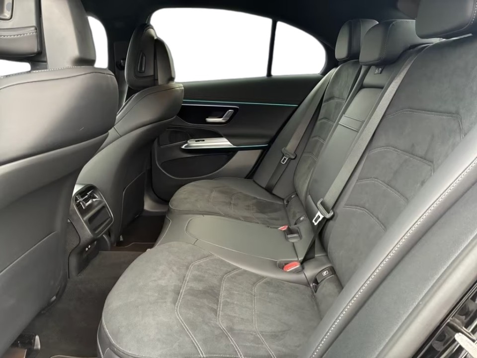 Mercedes-Benz E 220d AMG - foto 11