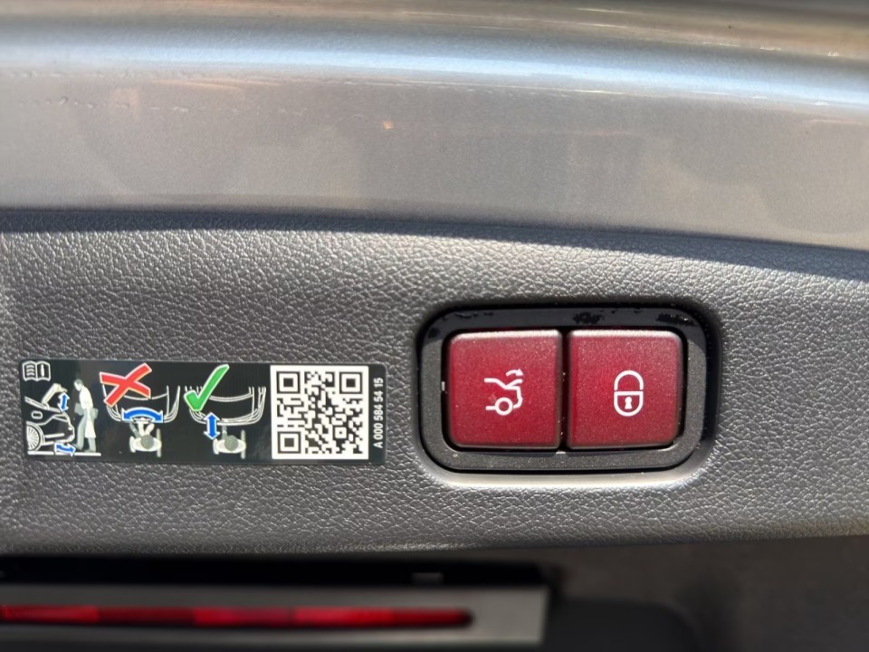 Mercedes-Benz E 220d AMG - foto 13