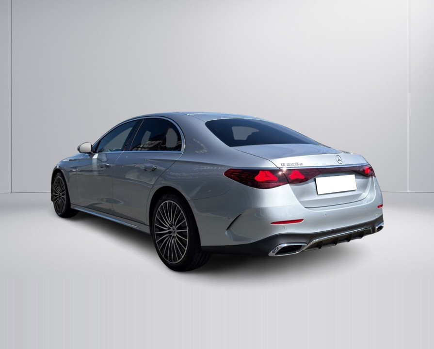 Mercedes-Benz E 220d AMG (4)