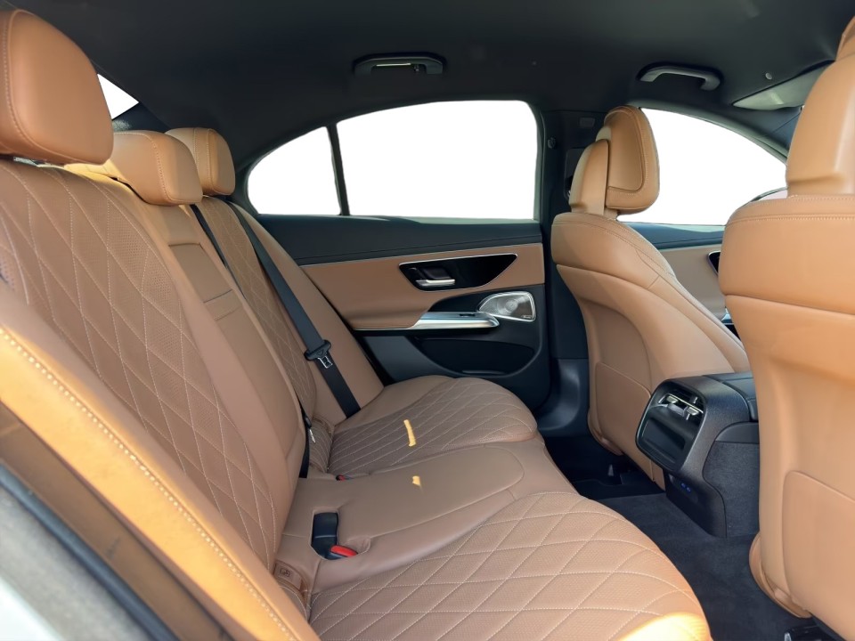 Mercedes-Benz E 220d AMG - foto 9