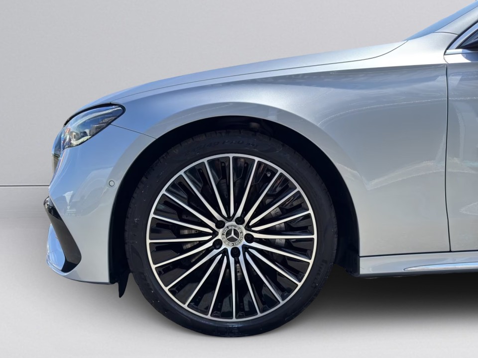 Mercedes-Benz E 220d AMG - foto 14