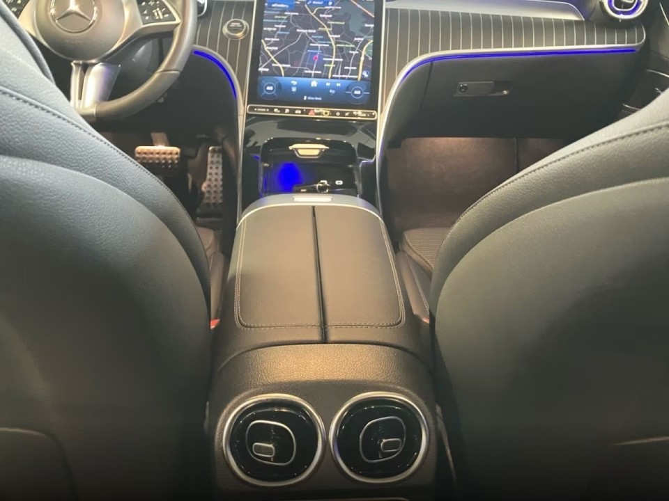 Mercedes-Benz C 300e Avantgarde - foto 13