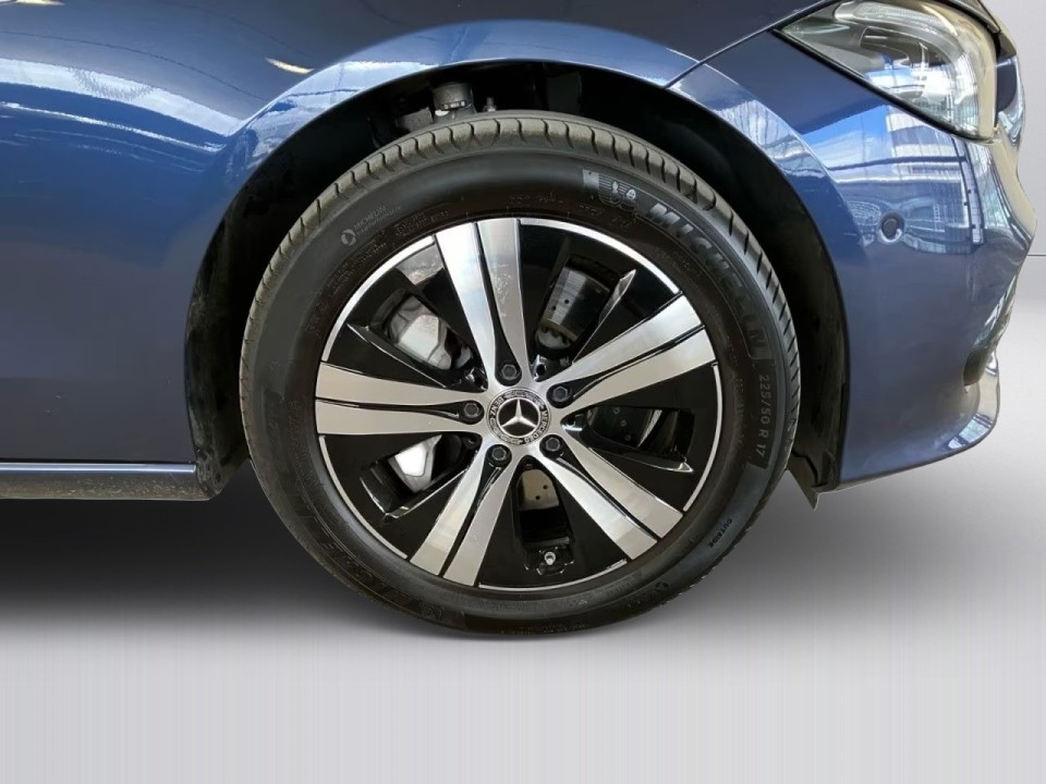 Mercedes-Benz C 300e Avantgarde - foto 17