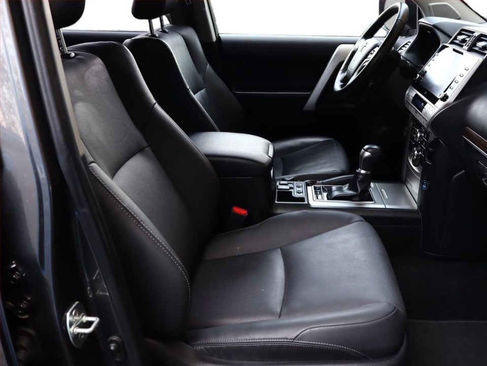 Toyota Land Cruiser 2.8 - foto 10