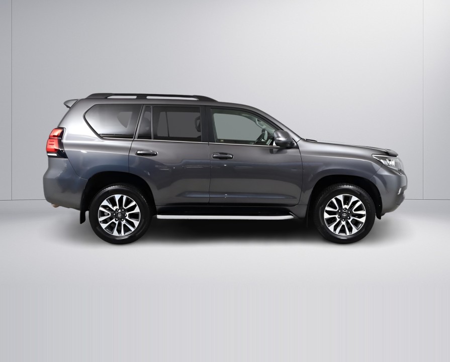 Toyota Land Cruiser 2.8 (2)