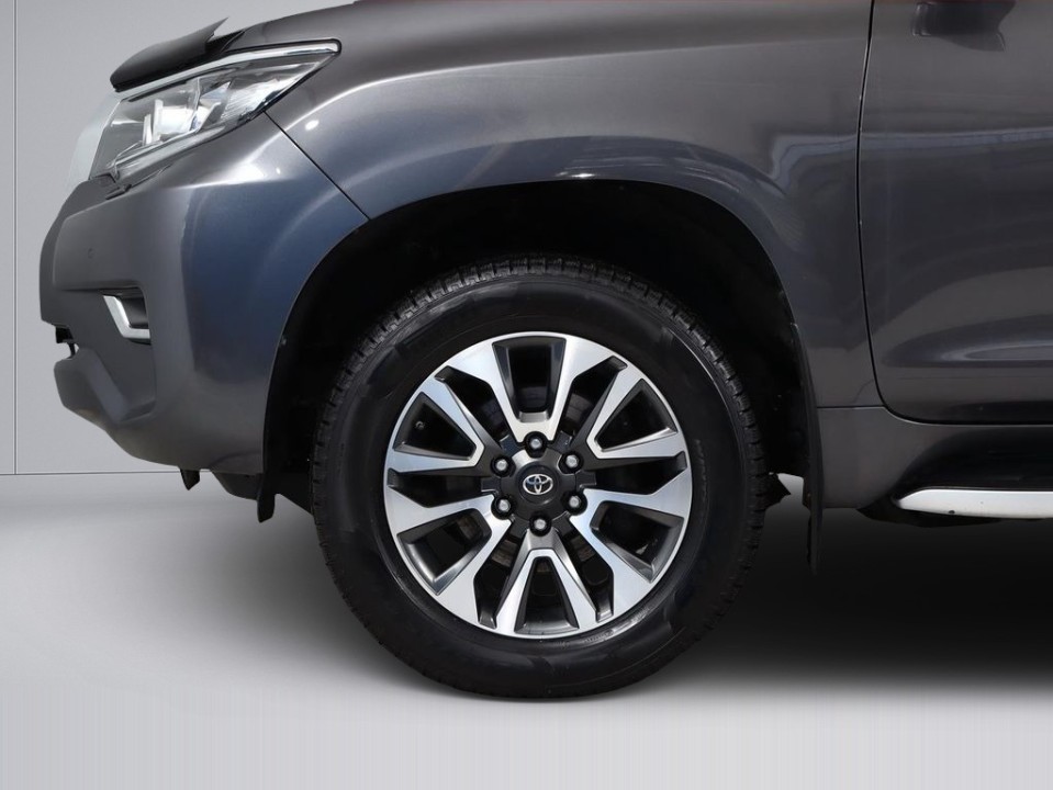 Toyota Land Cruiser 2.8 - foto 18
