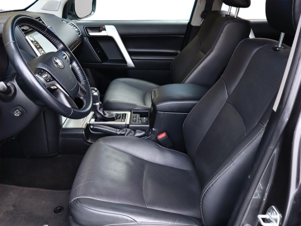 Toyota Land Cruiser 2.8 - foto 7