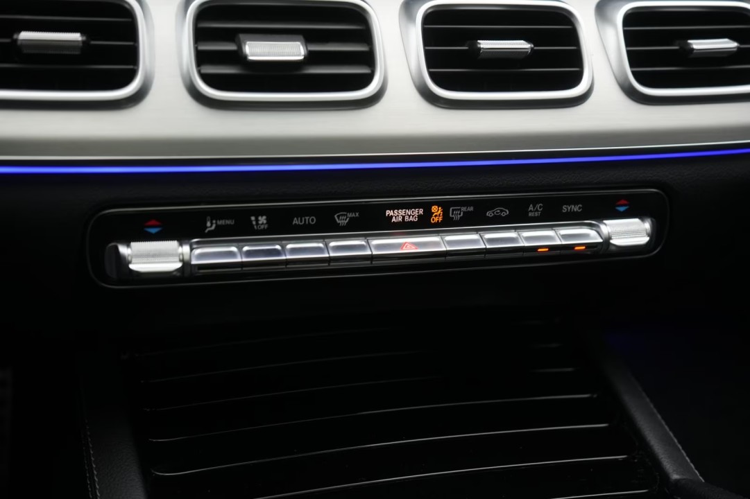 Mercedes-Benz GLE 300d 4MATIC AMG Line - foto 19