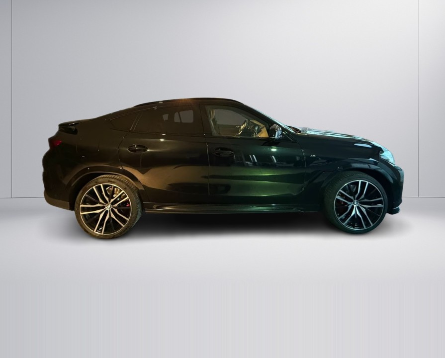 BMW X6 M50i (2)