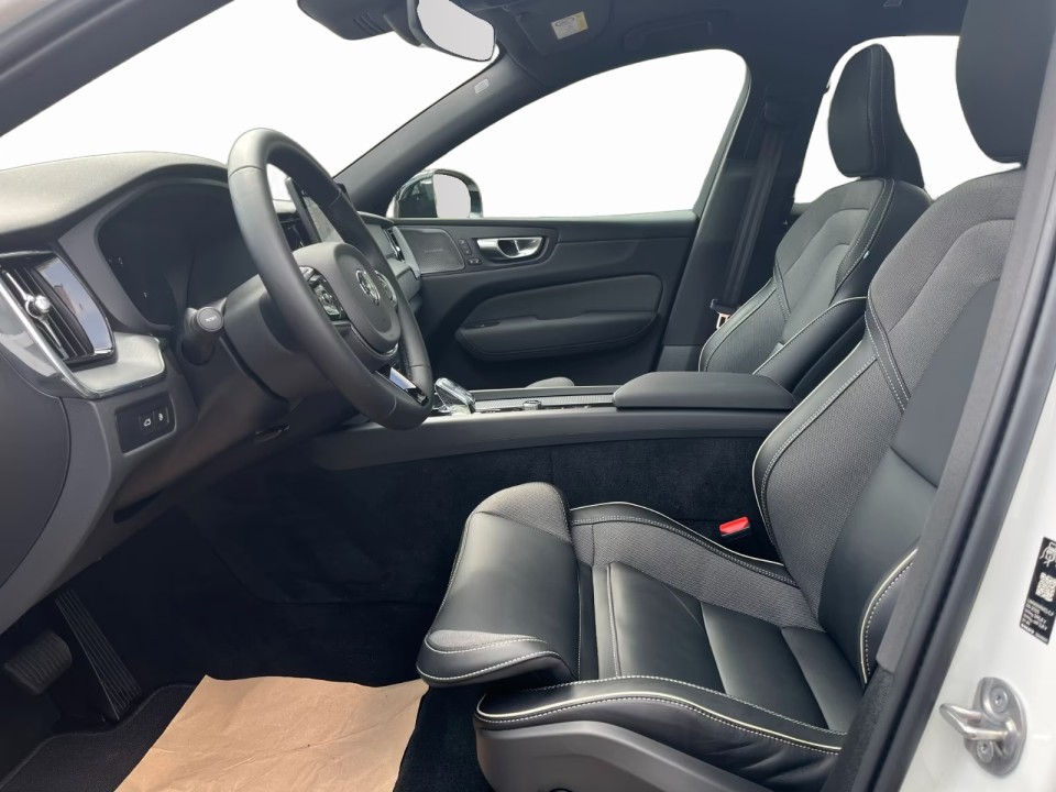 Volvo XC 60 T6 Recharge AWD Plus Dark - foto 9