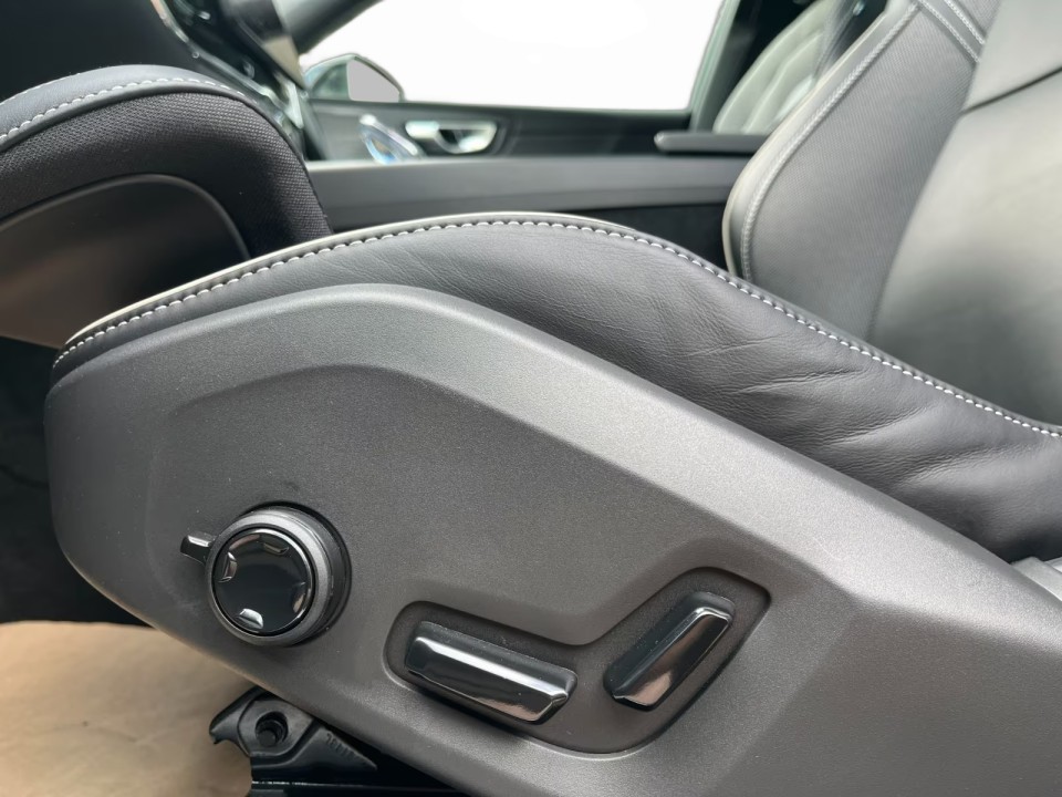 Volvo XC 60 T6 Recharge AWD Plus Dark - foto 16