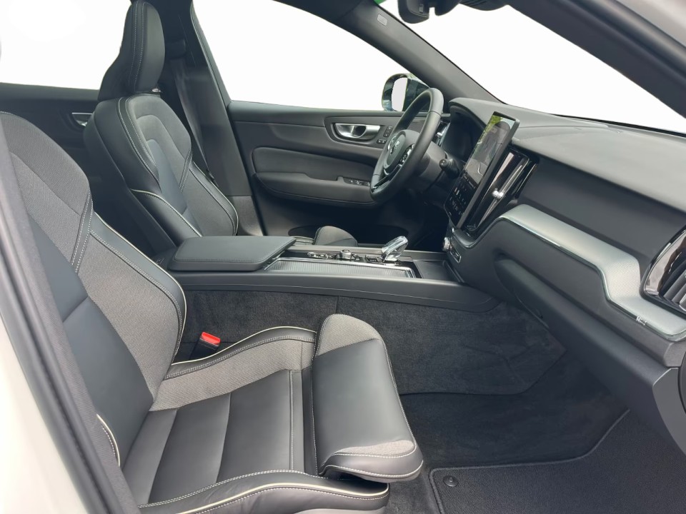 Volvo XC 60 T6 Recharge AWD Plus Dark - foto 12