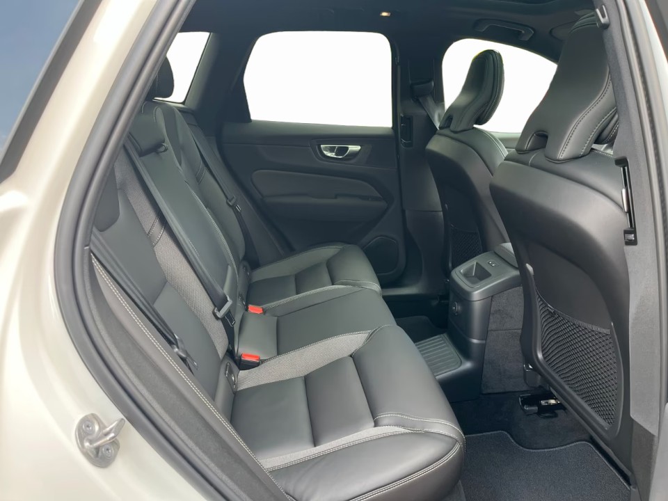 Volvo XC 60 T6 Recharge AWD Plus Dark - foto 11