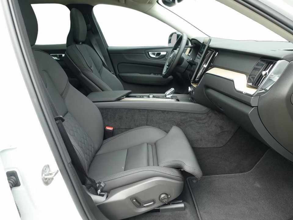 Volvo XC 60 T6 Recharge AWD Plus Dark - foto 11