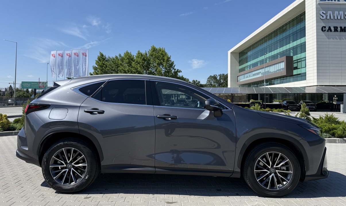 Lexus Seria NX 450h+ AWD (2)