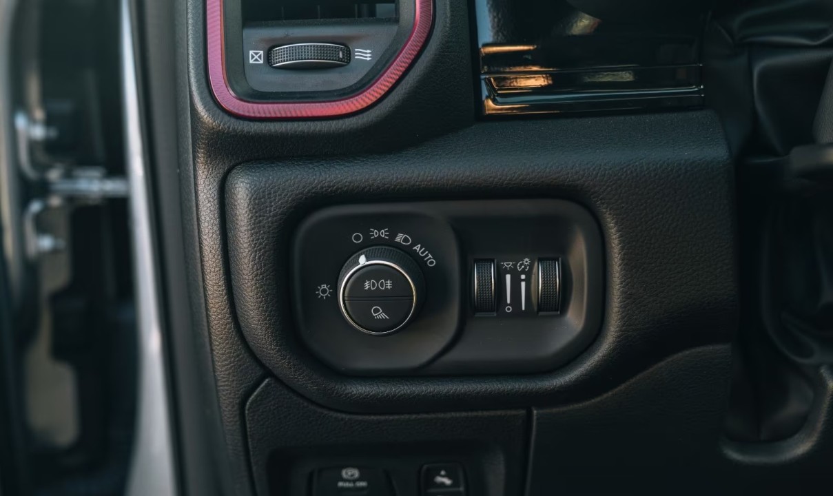 Dodge RAM 1500 Rebel - foto 21