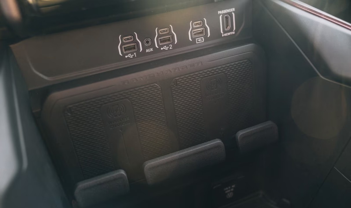 Dodge RAM 1500 Rebel - foto 25
