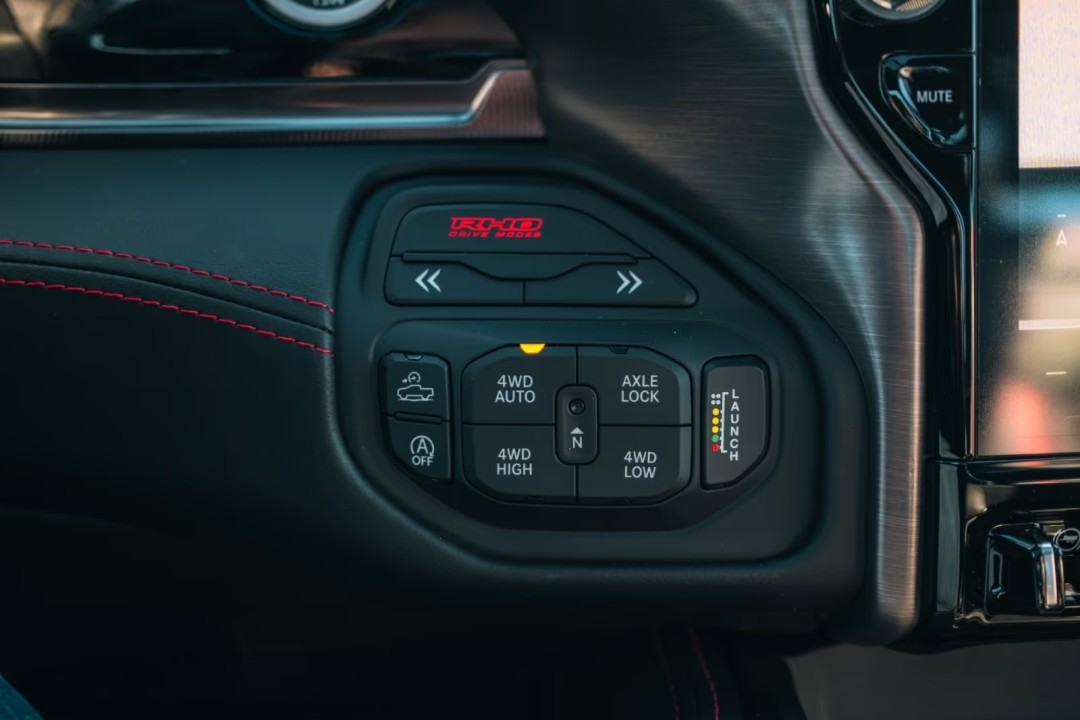Dodge RAM 1500 RHO - foto 18