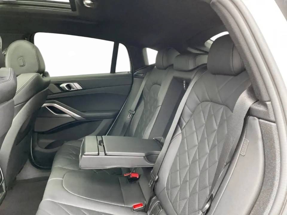 BMW X6 M50i - foto 7