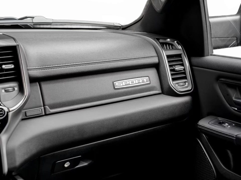 Dodge RAM Sport Night - foto 27