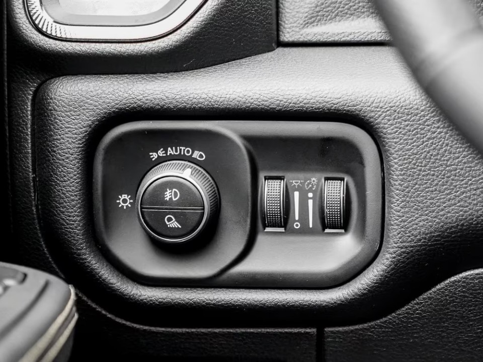 Dodge RAM Sport Night - foto 19