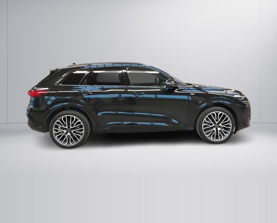 Audi Q5 40TFSI quattro S tronic S-Line (2)