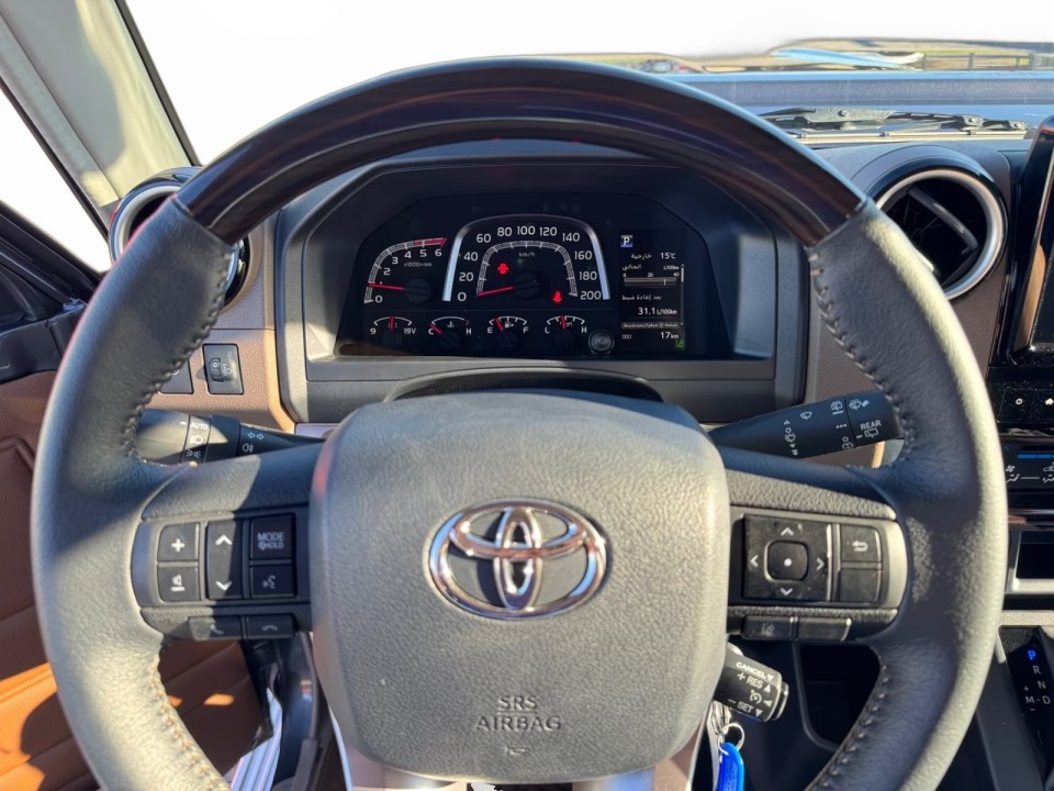 Toyota Land Cruiser GDJ 76 LX+ (5)
