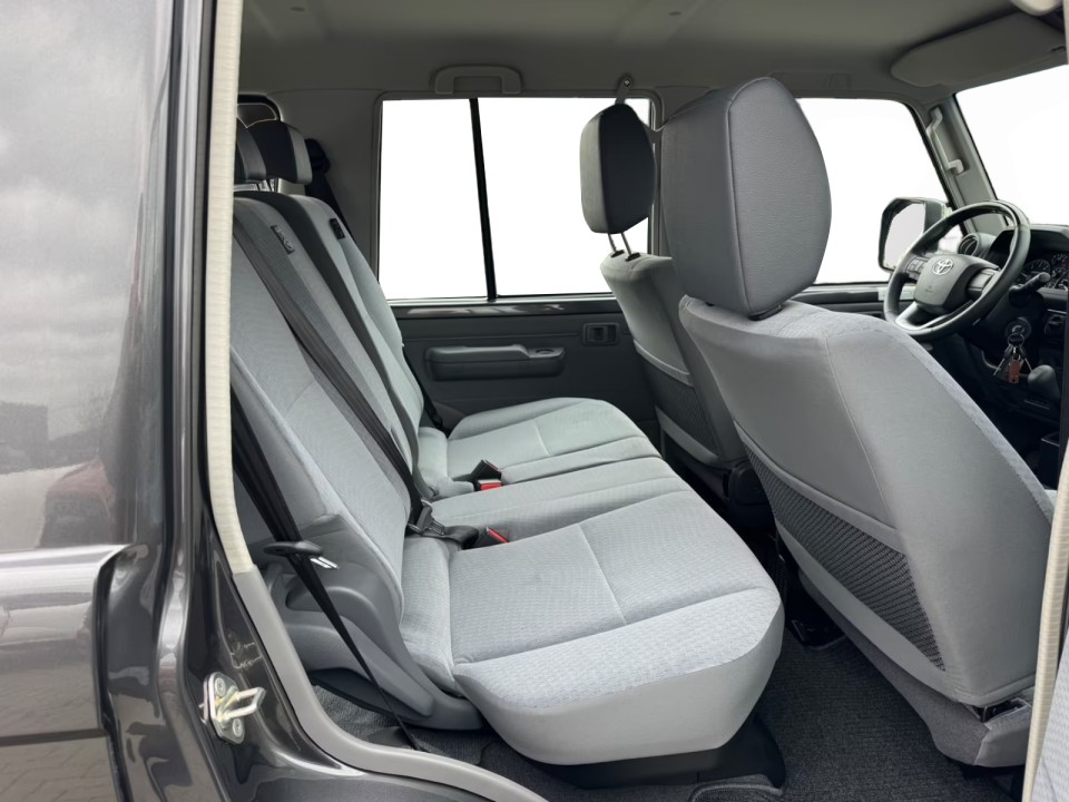 Toyota Land Cruiser GDJ 76 LX - foto 6