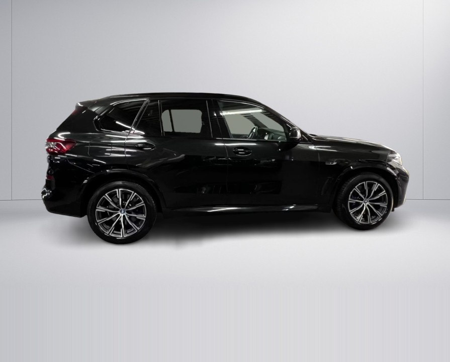 BMW X5 xDrive45e M-Sport (2)