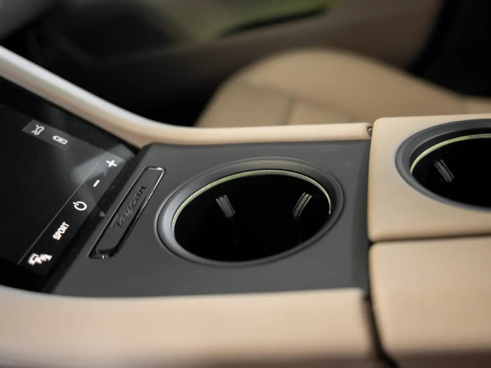 Porsche Taycan - foto 13