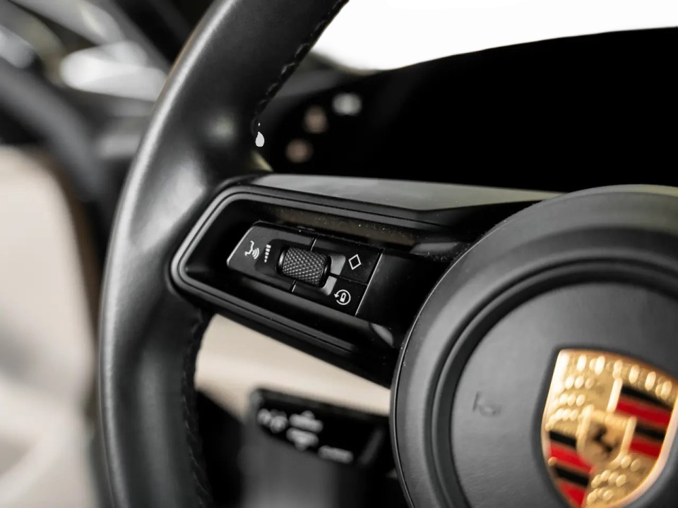 Porsche Taycan - foto 8
