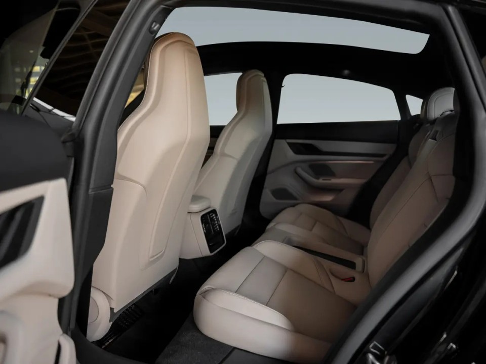 Porsche Taycan - foto 16