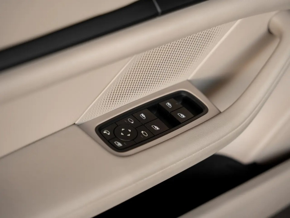 Porsche Taycan - foto 17